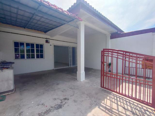 Terraced House for sale in Gedong