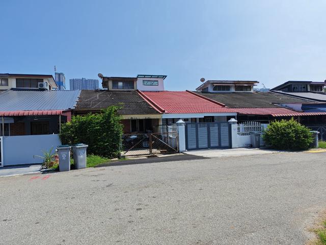 Terraced House for sale in Malaka