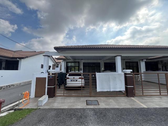 Terraced House for sale in Malaka