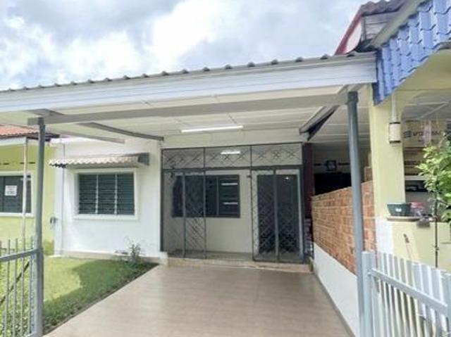 Terraced House for sale in Malaka