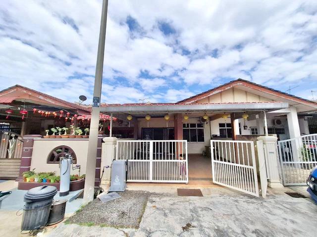 Terraced House for sale in Malaka