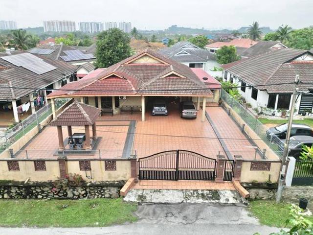 Bungalow for sale in Kajang, Langat