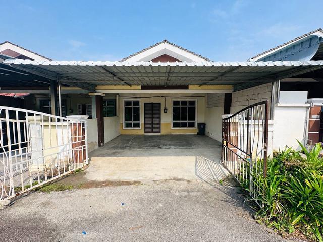Terraced House for sale in Malaka