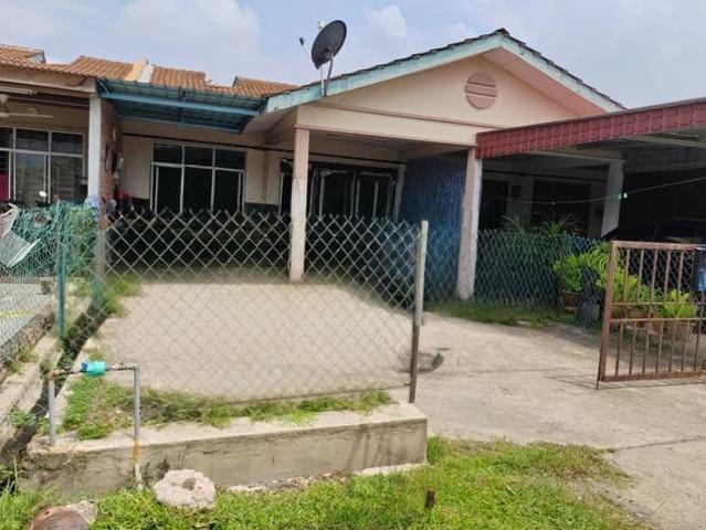 Terraced House for sale in Malaka