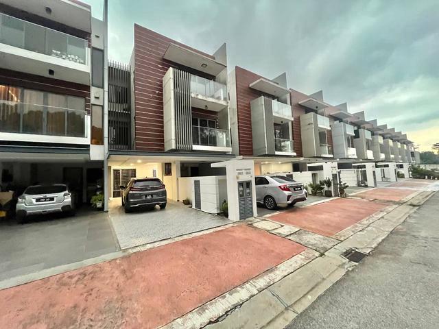 Townhouse for sale in Petaling, Damansara Damai