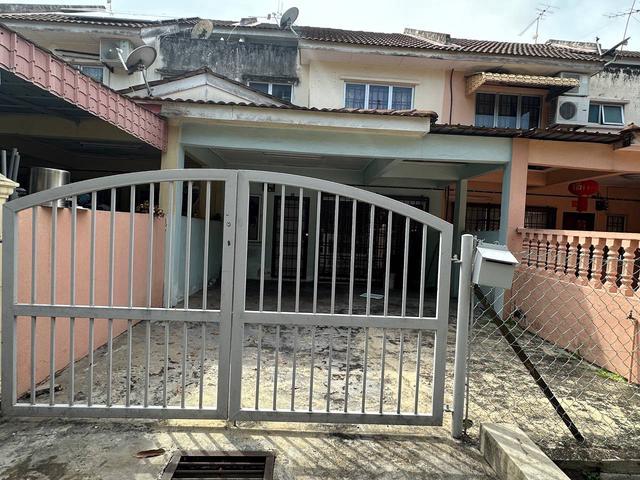 Terraced House for sale in Malaka