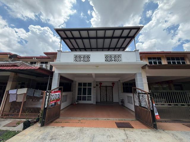 Terraced House for sale in Malaka