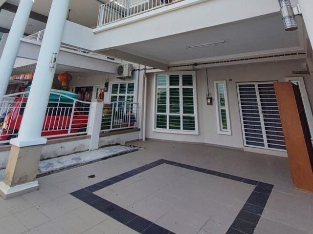 Terraced House for sale in Malaka