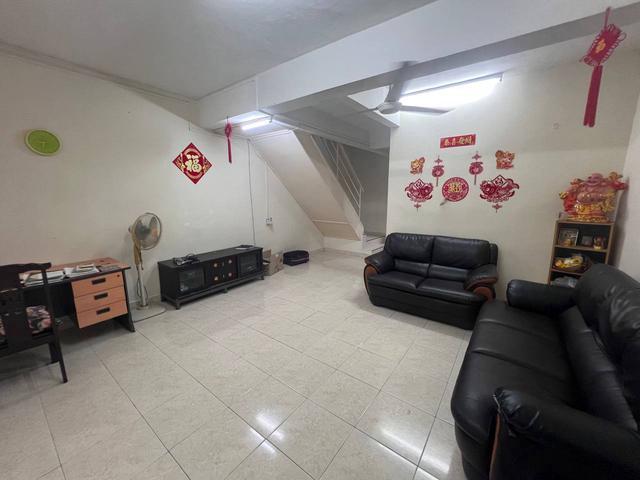 Terraced House for sale in Malaka