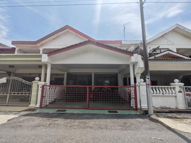 Terraced House for sale in Malaka