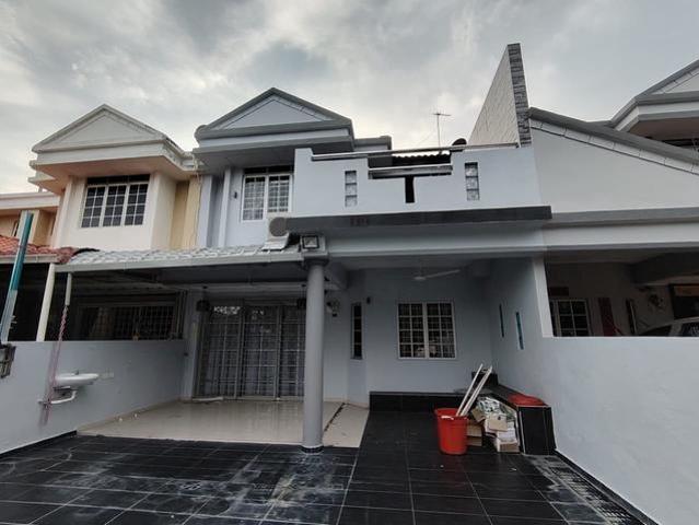 Terraced House for sale in Malaka