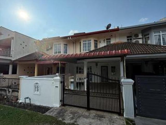 Terraced House for sale in Malaka