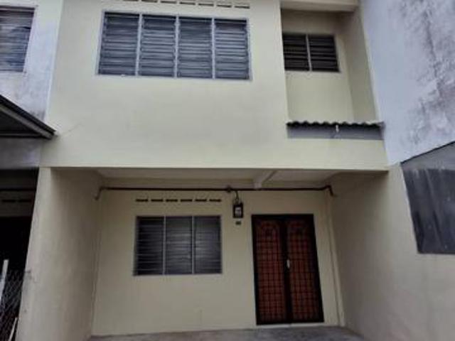 Terraced House for sale in Malaka