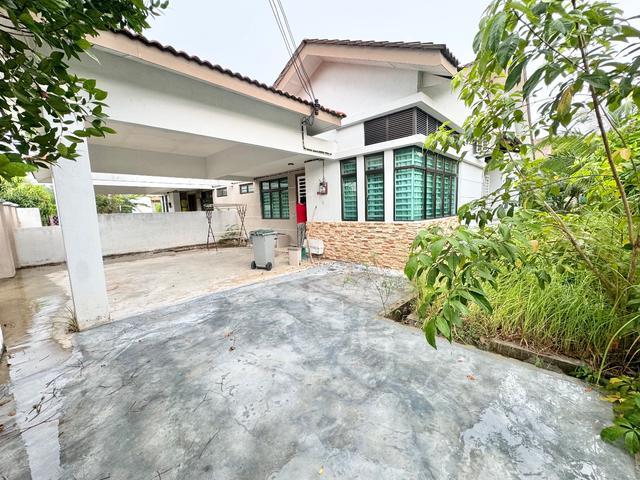 Residential House for sale in Malaka