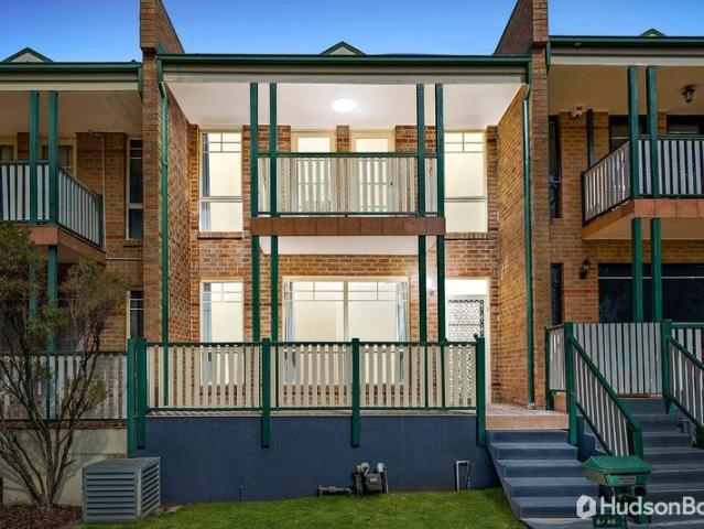 Townhouse for rent in Mont Albert North, Melbourne