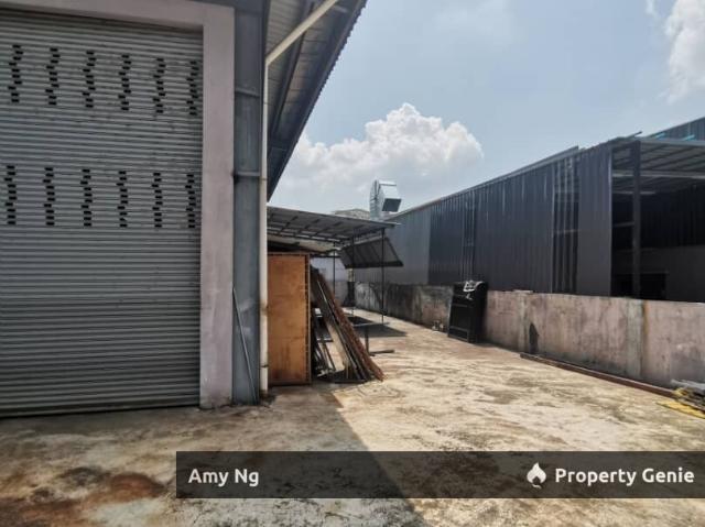 Warehouse for sale in Perak, Lahat