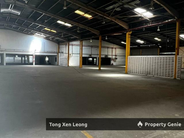 Warehouse for sale in Malaka