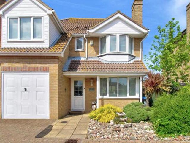 House for sale in Upton, Acol