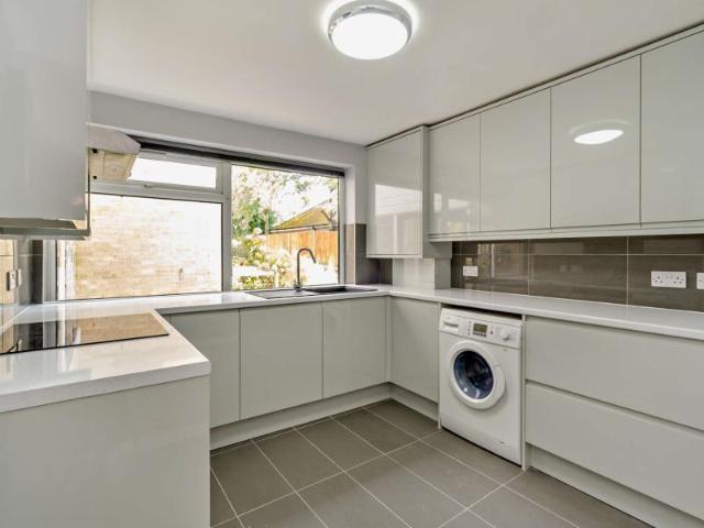 Apartment for rent in Northwood Green Lane, Greater London