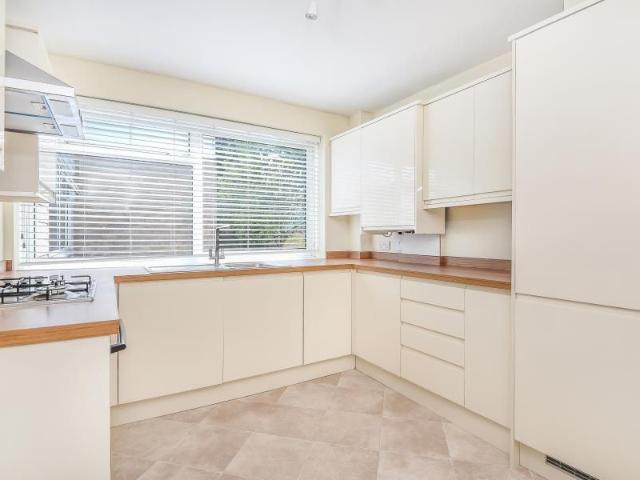 Apartment for rent in Northwood Green Lane, Greater London