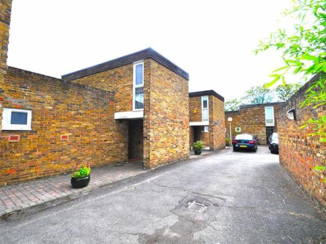 House for rent in Royal Borough of Kingston upon Thames, Greater London