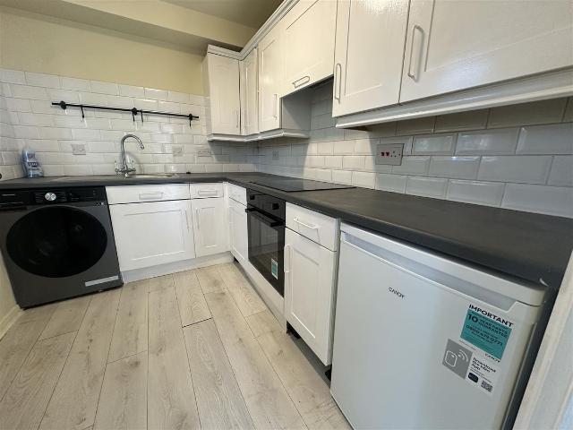 Studio for rent in London Borough of Croydon, Purley