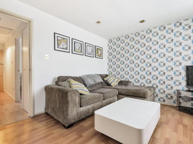 Apartment for rent in Battersea, Greater London