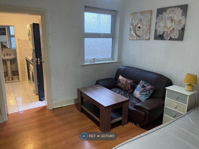 Studio for rent in London Borough of Barking and Dagenham, Greater London