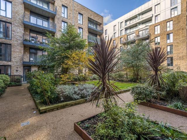 Apartment for rent in Birch Green, Spelthorne