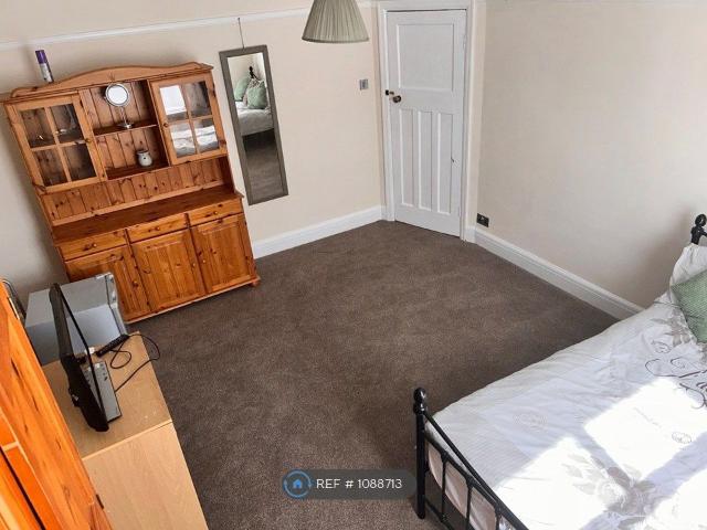 Room for rent in Burnt Oak, Greater London