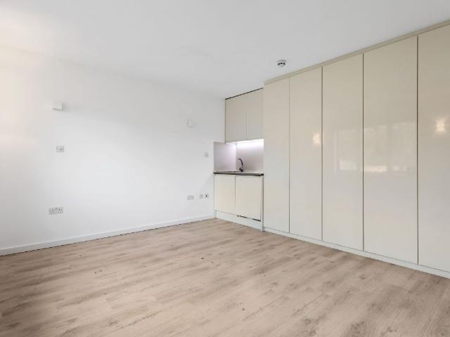 Studio for rent in Hendon Central, Greater London