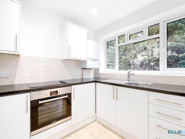 Apartment for rent in North Finchley, Greater London