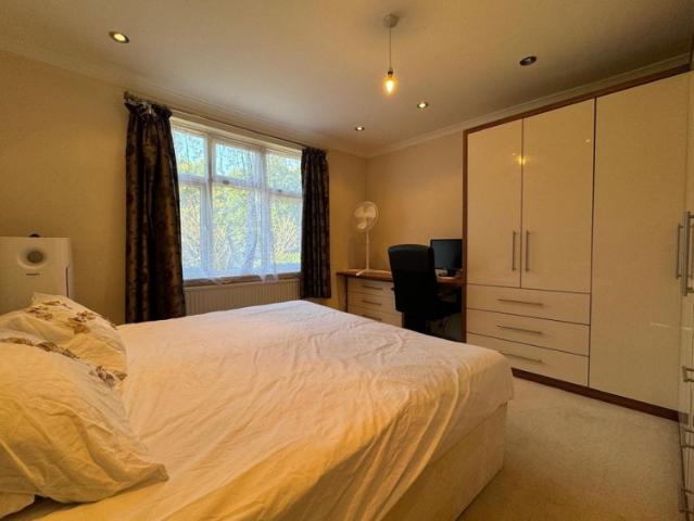 House for rent in Burnt Oak, Greater London