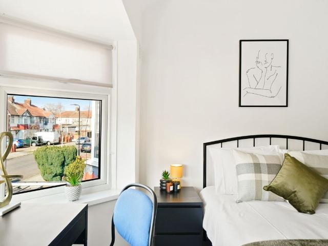 Room for rent in London Borough of Ealing, Perivale