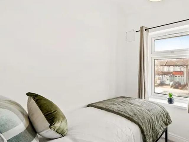 House for rent in London Borough of Ealing, Perivale
