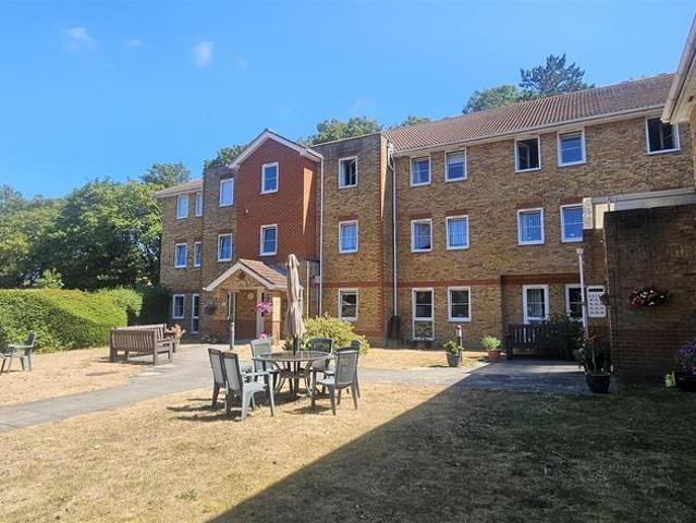 Apartment for rent in Bromstone, Acol