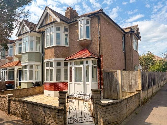 House for rent in Loxford, Greater London