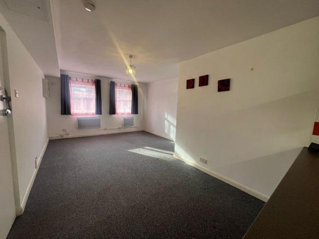 Studio for rent in Yiewsley, Greater London