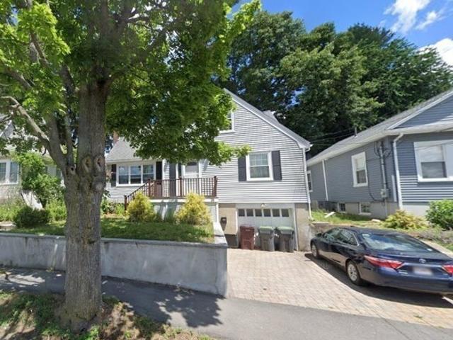 House for sale in Dedham