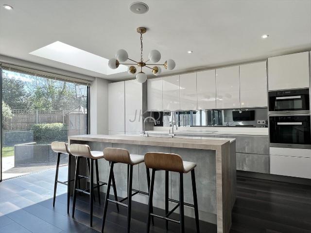 House for rent in Cockfosters, Greater London