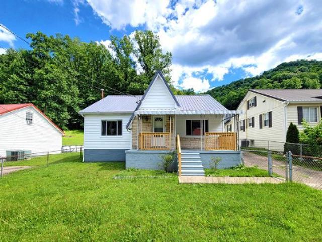 House for sale in Charleston, West Virginia