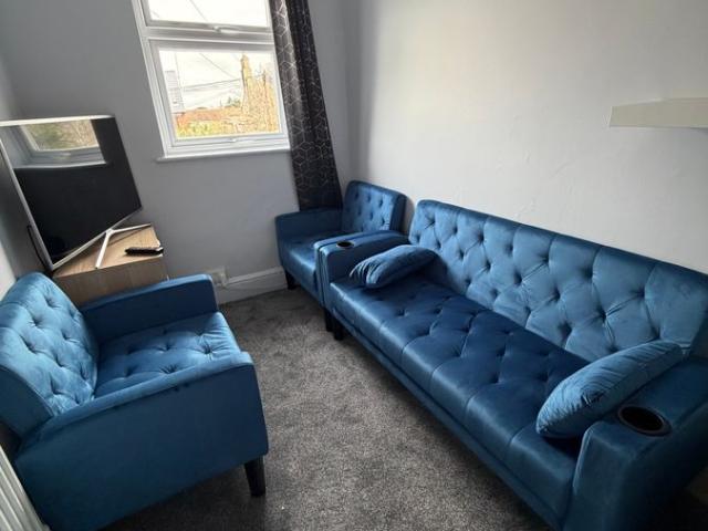 Room for rent in Ewens Farm, Golden Valley