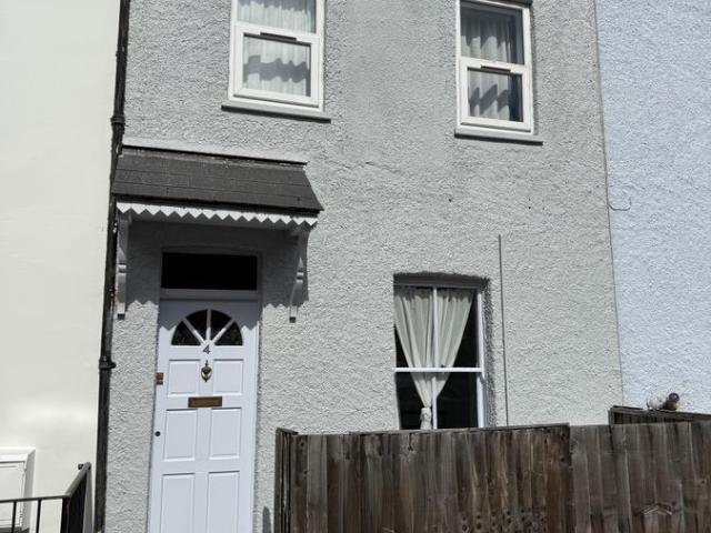 Room for rent in Ewens Farm, Cheltenham