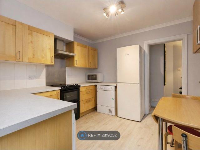 Room for rent in Ewens Farm, Golden Valley
