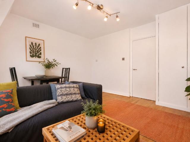 Apartment for rent in South Hampstead, Greater London