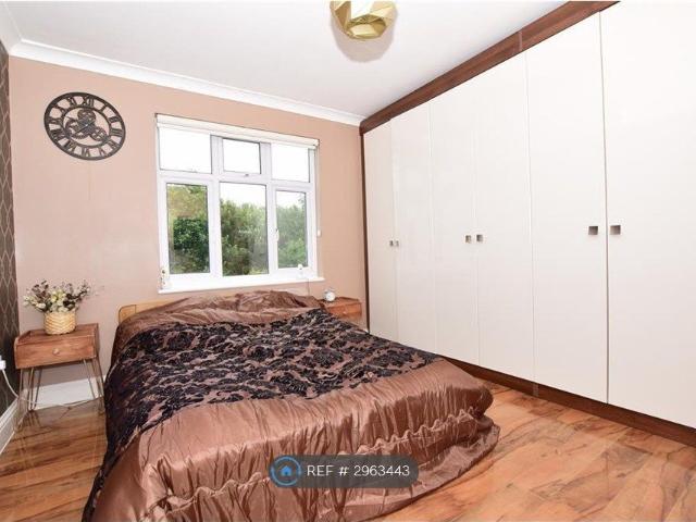 Room for rent in Gidea Park, Greater London