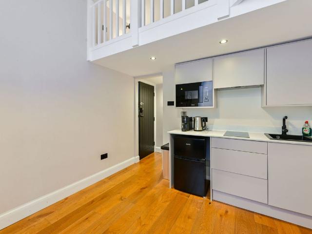 Studio for rent in London Borough of Hammersmith and Fulham, Greater London
