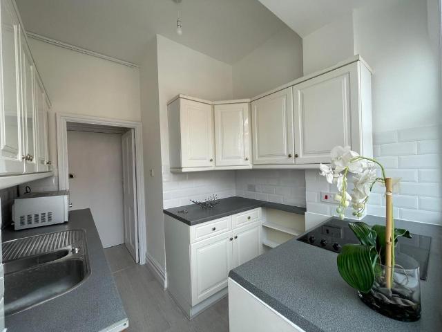 Apartment for rent in West Kensington, Greater London