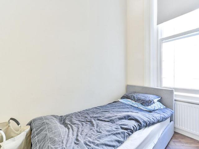 Apartment for rent in West Kensington, Greater London