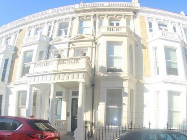 Apartment for rent in West Kensington, Greater London